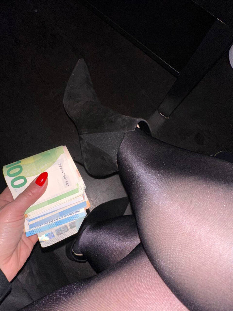 Findom Cashmeet with Goddess Ishtar - Her beautiful legs in pantyhose and cash in her hand