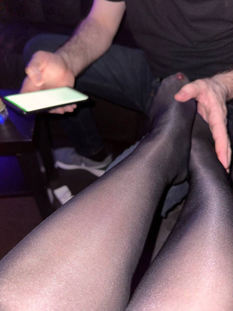 Findom Cashmeet with Goddess Ishtar -  massaging her feet in pantyhose while giving her access to my bank account